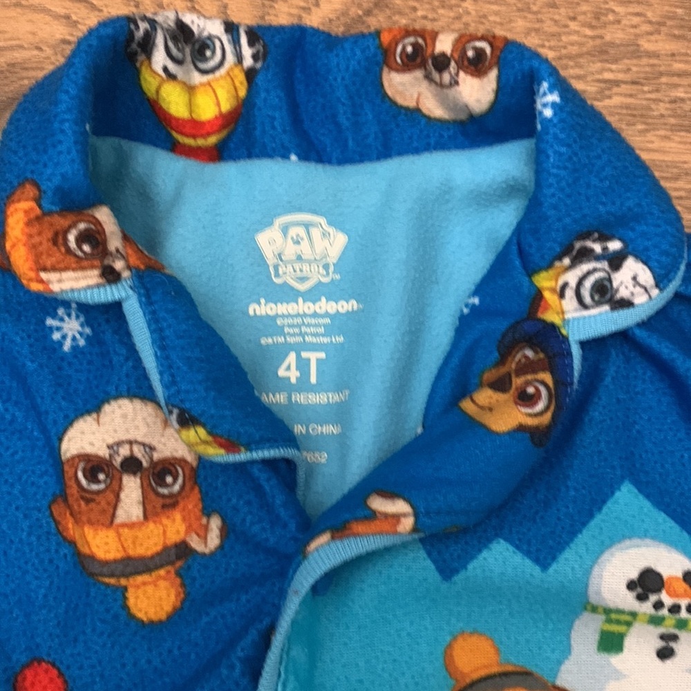 Paw Patrol winter pajamas - size 4T - Picture 3 of 6